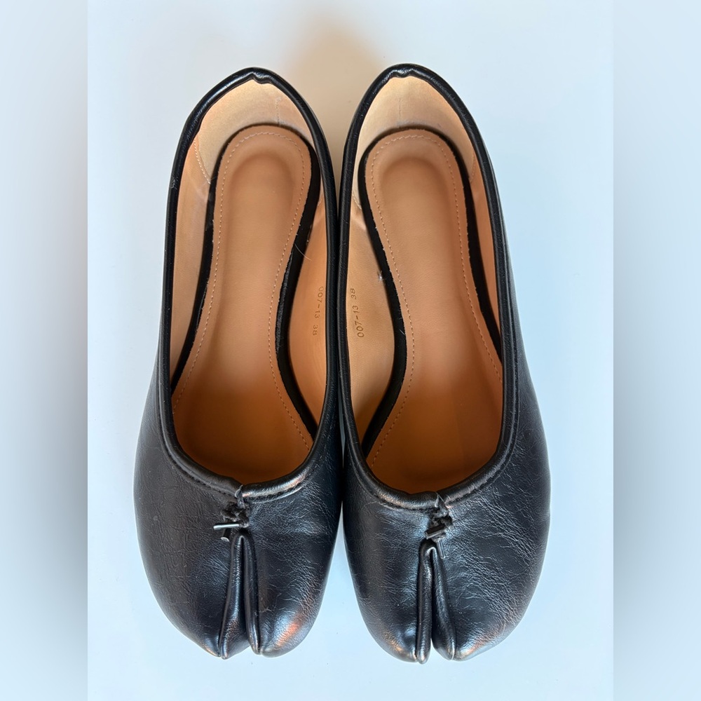 Tabi vegan leather black ballet flats
